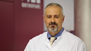 Wirbelsäulenchirurg Doktor Christopoulos Köln