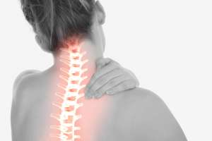 Nackenschmerzen Wirbelsäule bei einem Bandscheibenvorfall HWS