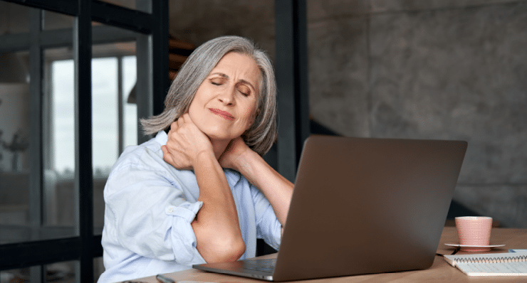 Handynacken, Tech Neck & verspannter Nacken: 5 Fakten zum digitalen Schmerz-Phänomen 1 Handynacken, Tech Neck & verspannter Nacken: 5 Fakten zum digitalen Schmerz-Phänomen